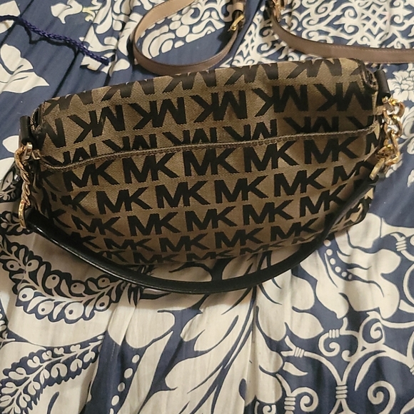 Michael Kors Bags Womens Michael Kors Signature Messenger Bag